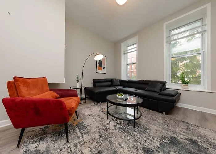 The Secret West Loop Oasis Apartment *